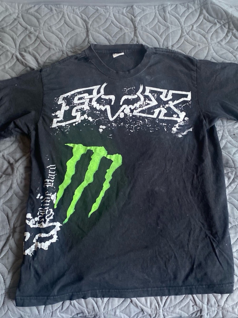 Fox Short Sleeve Graphic Tee with Green and White Print